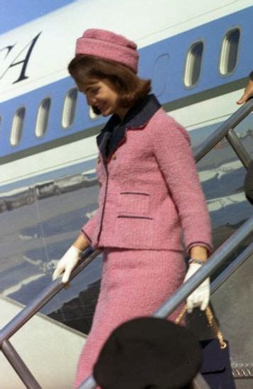 tailleur chanel rose de jacqueline bouvier kennedy|jacqueline bouvier kennedy dress.